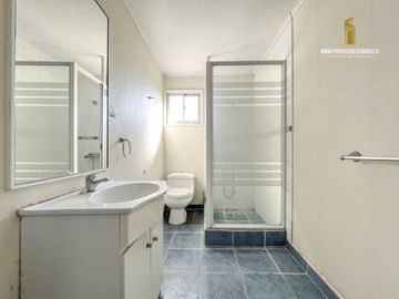 QUILPUE VENTA CASA DOS PISOS 4D 2B SALA DE ESTAR VALENCIA