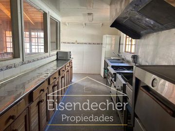 Cabañas equipadas, salón de juegos, eventos y piscina
