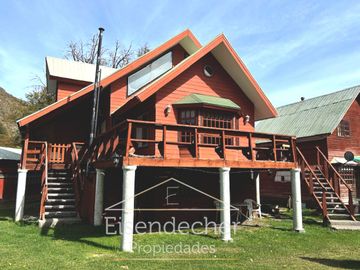 Cabañas equipadas, salón de juegos, eventos y piscina