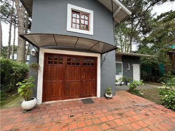 CASA EN VENTA EN VALERIA DEL MAR - PERMUTA POR DEPTO EN AVELLANEDA
