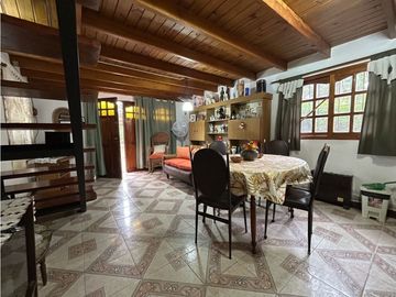CASA EN VENTA EN VALERIA DEL MAR - PERMUTA POR DEPTO EN AVELLANEDA