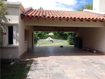 INKASA INMOBILIARIA- VENDE CASA EN ZONA RESIDENCIAL