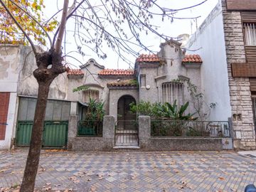 VENTA Casa Antigua 5 Amb. A Refaccionar CHACARITA