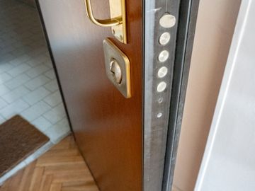 VENTA DEPTO. 4 AMB AL FRENTE CON BALCÓN EN OLIVOS