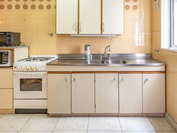 VENTA DEPTO. 4 AMB AL FRENTE CON BALCÓN EN OLIVOS