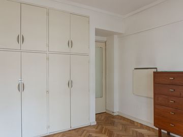 VENTA DEPTO. 4 AMB AL FRENTE CON BALCÓN EN OLIVOS
