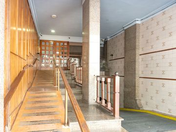 VENTA DEPTO. 4 AMB AL FRENTE CON BALCÓN EN OLIVOS