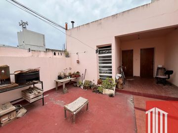 Casa en venta de 2 dormitorios c/ cochera en Centro