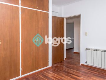 Departamento en venta de 3 dormitorios con cochera en Macrocentro