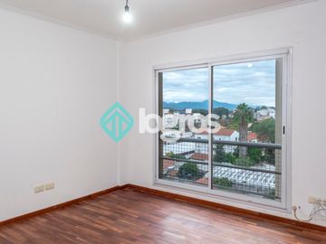 Departamento en venta de 3 dormitorios con cochera en Macrocentro