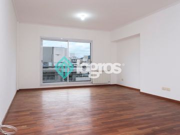Departamento en venta de 3 dormitorios con cochera en Macrocentro