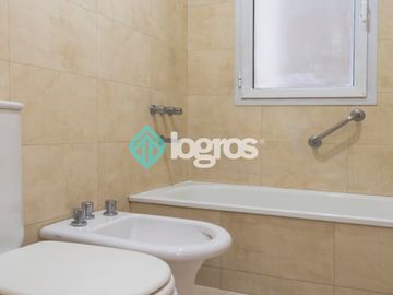 Departamento en venta de 3 dormitorios con cochera en Macrocentro