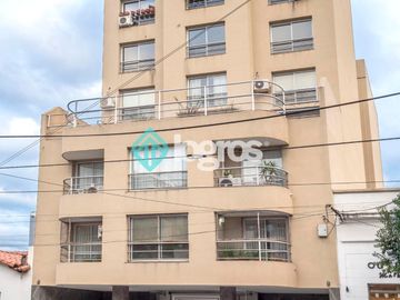 Departamento en venta de 3 dormitorios con cochera en Macrocentro