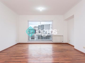 Departamento en venta de 3 dormitorios con cochera en Macrocentro