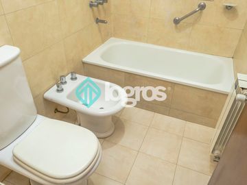 Departamento en venta de 3 dormitorios con cochera en Macrocentro