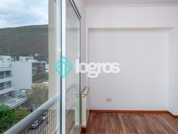 Departamento en venta de 3 dormitorios con cochera en Macrocentro