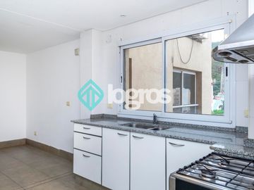 Departamento en venta de 3 dormitorios con cochera en Macrocentro