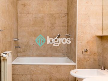 Departamento en venta de 3 dormitorios con cochera en Macrocentro