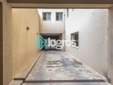 Departamento en venta de 3 dormitorios con cochera en Macrocentro