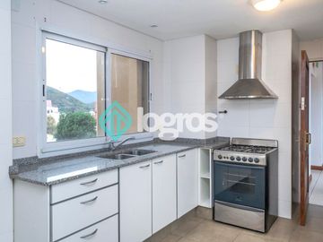 Departamento en venta de 3 dormitorios con cochera en Macrocentro