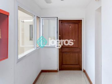 Departamento en venta de 3 dormitorios con cochera en Macrocentro