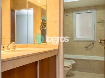 Departamento en venta de 3 dormitorios con cochera en Macrocentro