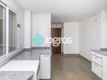 Departamento en venta de 3 dormitorios con cochera en Macrocentro
