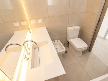 Venta Semipiso a Estrenar 3 amb Cochera y Terraza