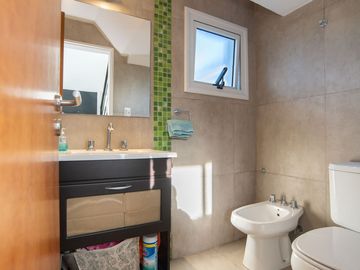 CASA DUPLEX 3 HAB. EN VENTA APTA BANCO GONNET