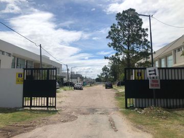 CASA DUPLEX 3 HAB. EN VENTA APTA BANCO GONNET