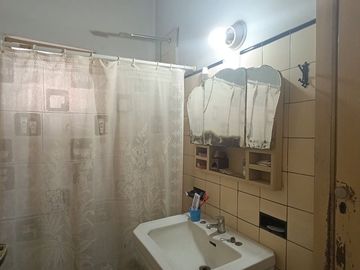 VENTA CASA 3 AMBIENTES JARDIN BERAZATEGUI CENTRO