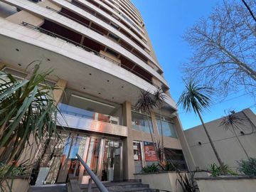 Monoamb balcon, gym y SUM Lanús centro .Permuta