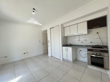Monoamb balcon, gym y SUM Lanús centro .Permuta