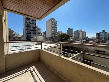 Monoamb balcon, gym y SUM Lanús centro .Permuta