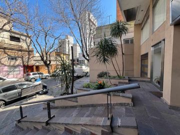Monoamb balcon, gym y SUM Lanús centro .Permuta