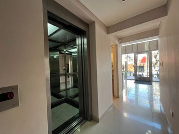 Monoamb balcon, gym y SUM Lanús centro .Permuta