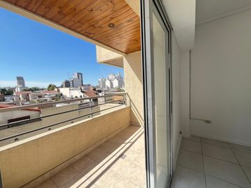 Monoamb balcon, gym y SUM Lanús centro .Permuta