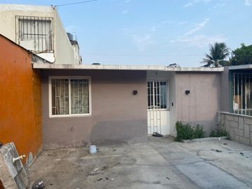 Casa en Venta con Potencial de Crecimiento en Zona en Expansión Valente Díaz, Veracruz.
