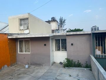 Casa en Venta con Potencial de Crecimiento en Zona en Expansión Valente Díaz, Veracruz.