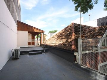 VENTA DE CASA DE 6 AMBIENTES  EN VERSALLES