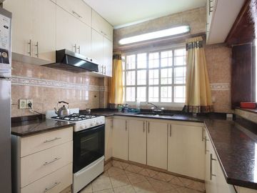 VENTA DE CASA DE 6 AMBIENTES  EN VERSALLES