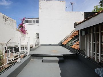 VENTA DE CASA DE 6 AMBIENTES  EN VERSALLES