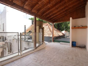 VENTA DE CASA DE 6 AMBIENTES  EN VERSALLES