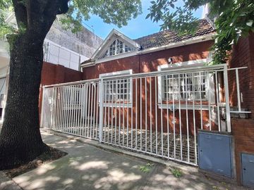 VENTA DE CASA DE 6 AMBIENTES  EN VERSALLES