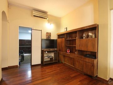 VENTA DE CASA DE 6 AMBIENTES  EN VERSALLES