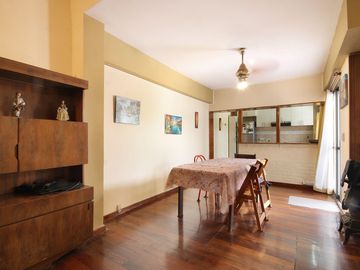 VENTA DE CASA DE 6 AMBIENTES  EN VERSALLES