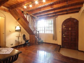 VENTA DE CASA DE 6 AMBIENTES  EN VERSALLES
