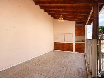VENTA DE CASA DE 6 AMBIENTES  EN VERSALLES
