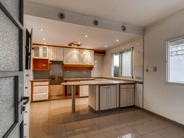 Casa en venta, La Plata. Comercial o vivienda