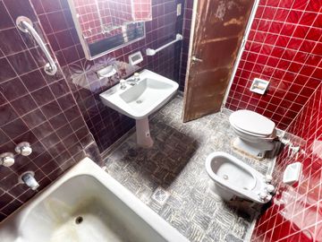Casa en venta, La Plata. Comercial o vivienda